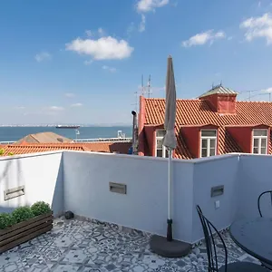 Apartment Terrace & River View In Alfama, Lisbon